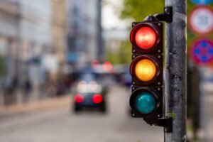 traffic-signal-in-a-busy-intersection