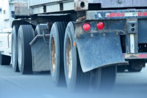 truck-driver-tailgating-on-the-highway